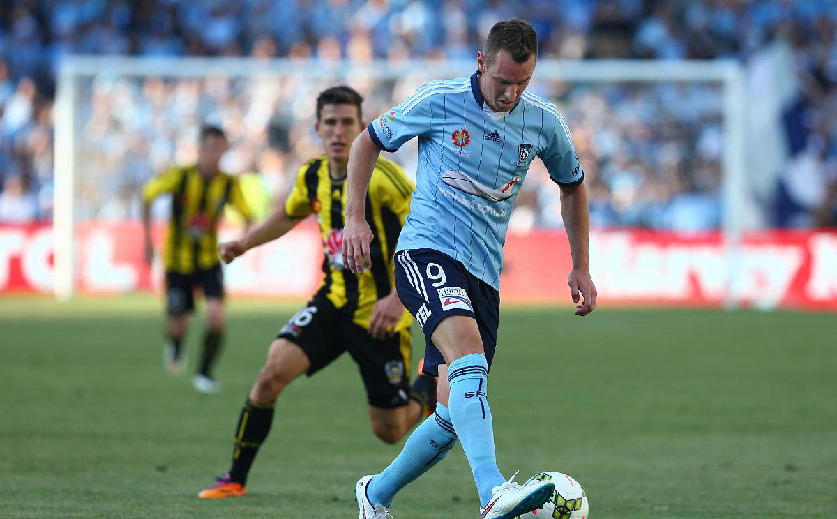 悉尼FC女足球员在比赛中展现出色技术