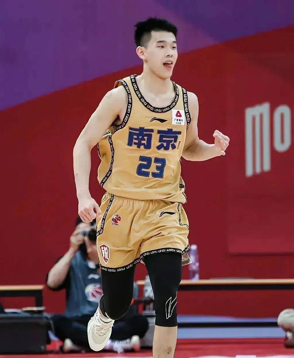 杭州男篮逆袭南京队,晋级次轮的简单介绍 杭州男篮逆袭南京队,晋级次轮的简单介绍