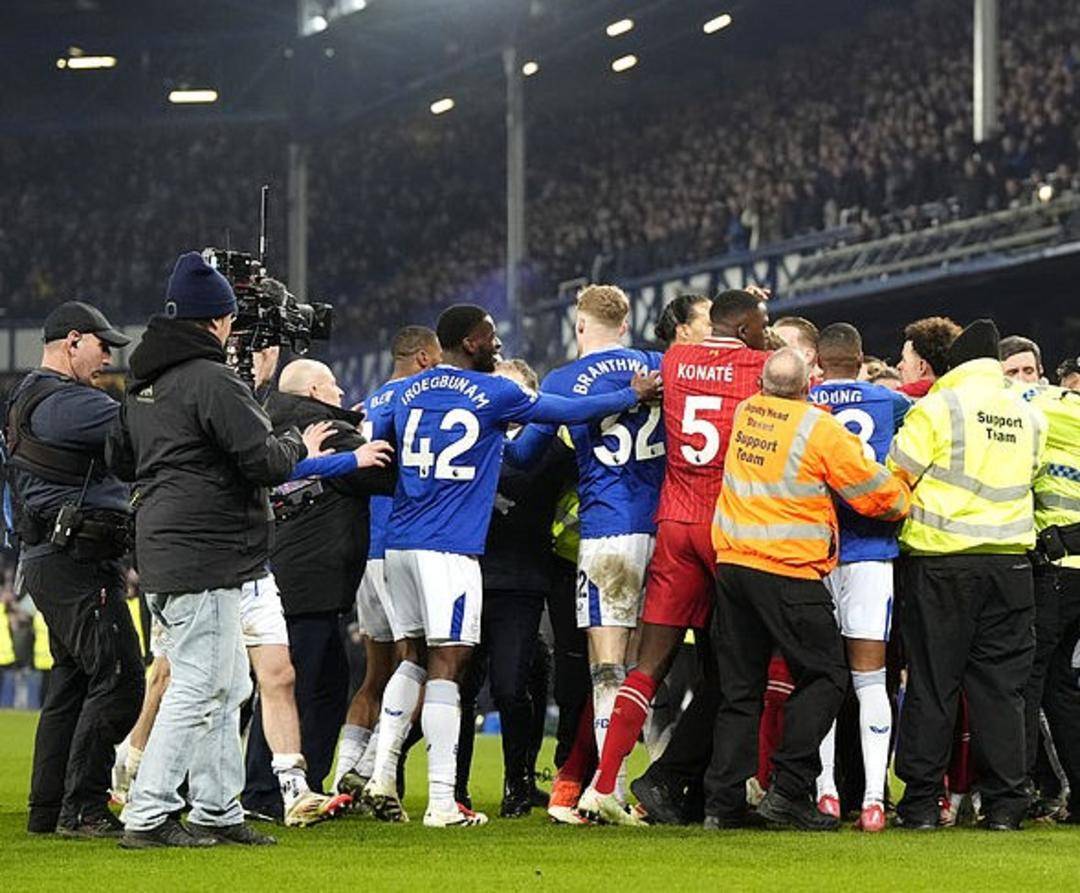 球队失利遭遇连败,引发球迷不满 球队失利遭遇连败,引发球迷不满