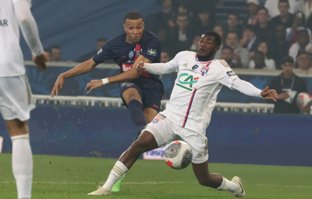 开云体育官方网站-包含巴黎圣日耳曼阵容豪华，冲击双冠王梦想的词条