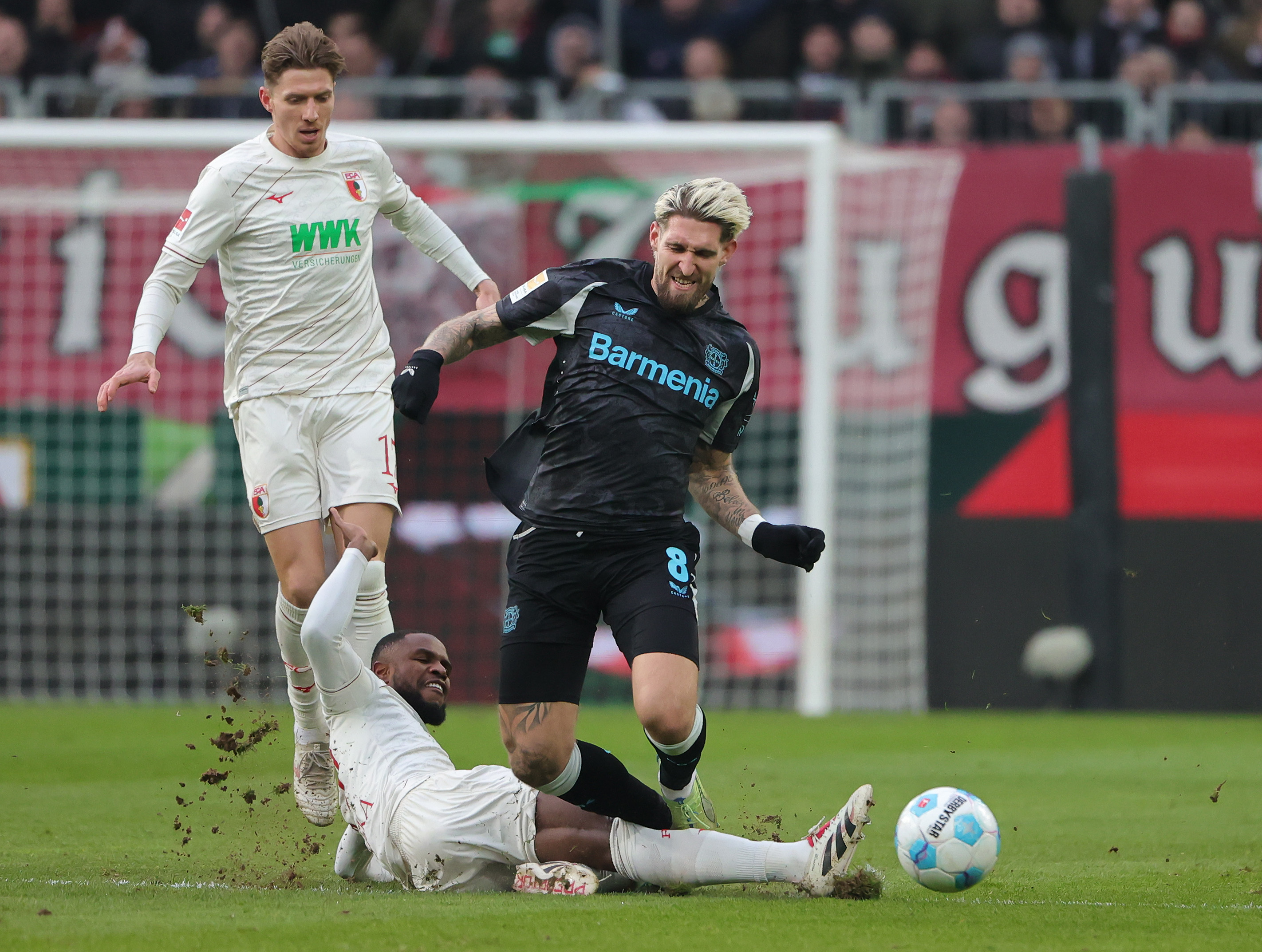 包含奥格斯堡客场逼平对手,保持不败纪录的词条 包含奥格斯堡客场逼平对手,保持不败纪录的词条