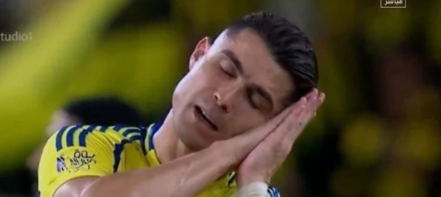 开云体育app-球场上破口大骂，赛场气氛紧张