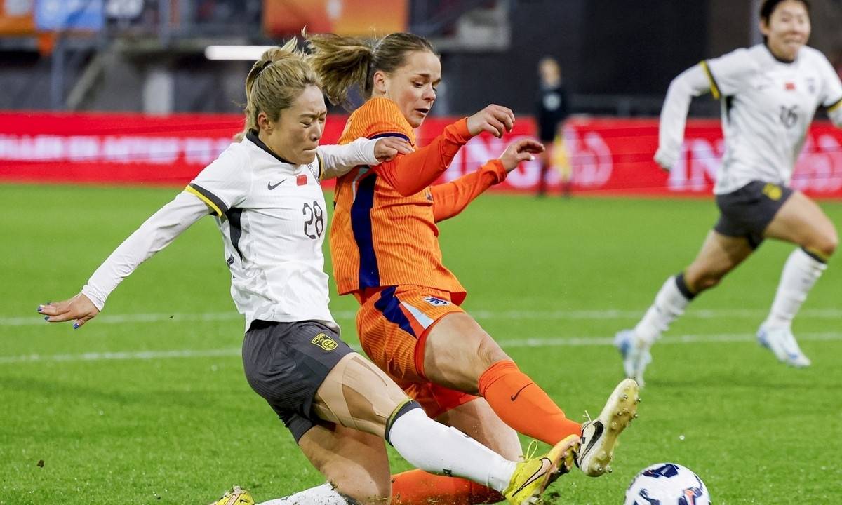 逆转精神:女足比赛球员强劲反击的简单介绍 逆转精神:女足比赛球员强劲反击的简单介绍