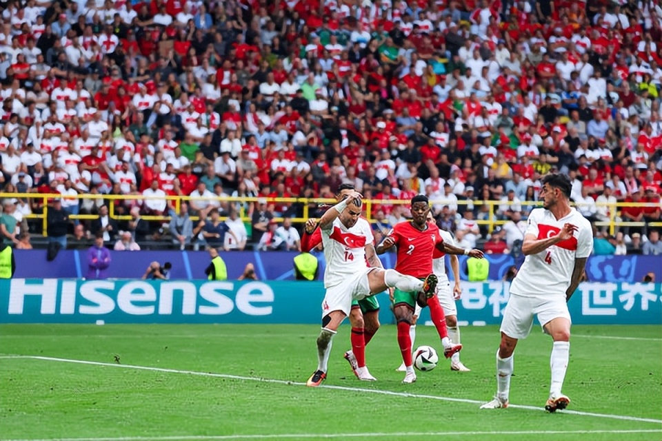 葡萄牙轻松赢球,晋级希望大增的简单介绍 葡萄牙轻松赢球,晋级希望大增的简单介绍