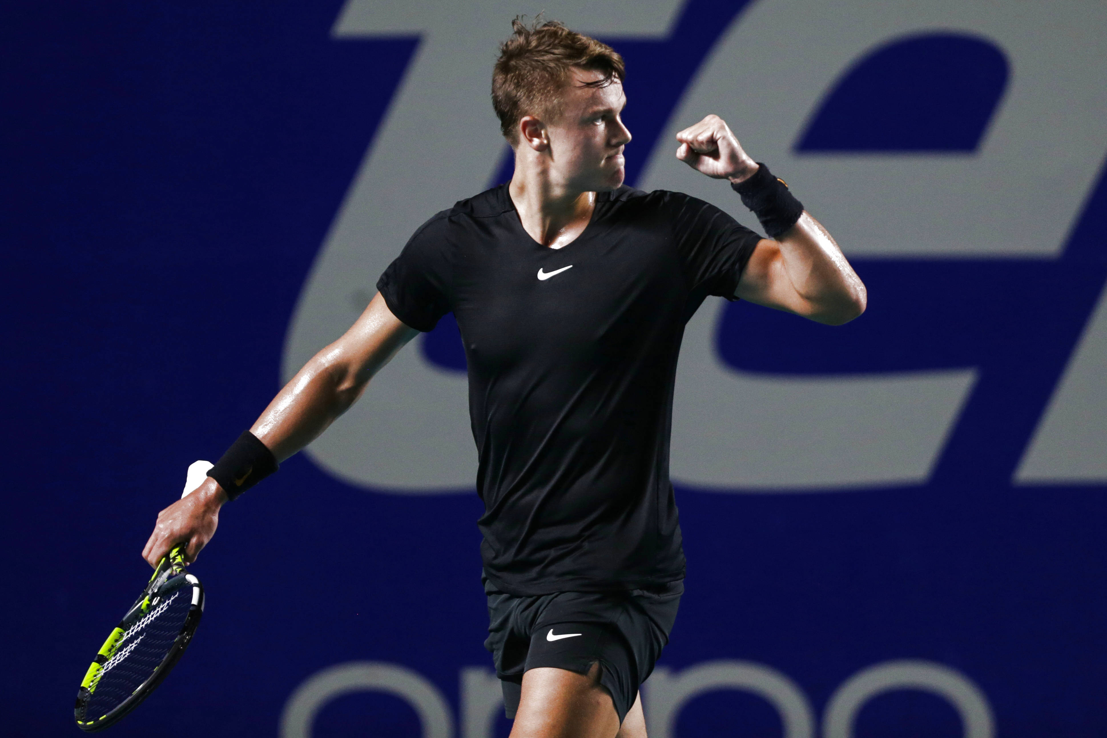 墨西哥选手在击剑比赛中起飞 墨西哥选手在击剑比赛中起飞