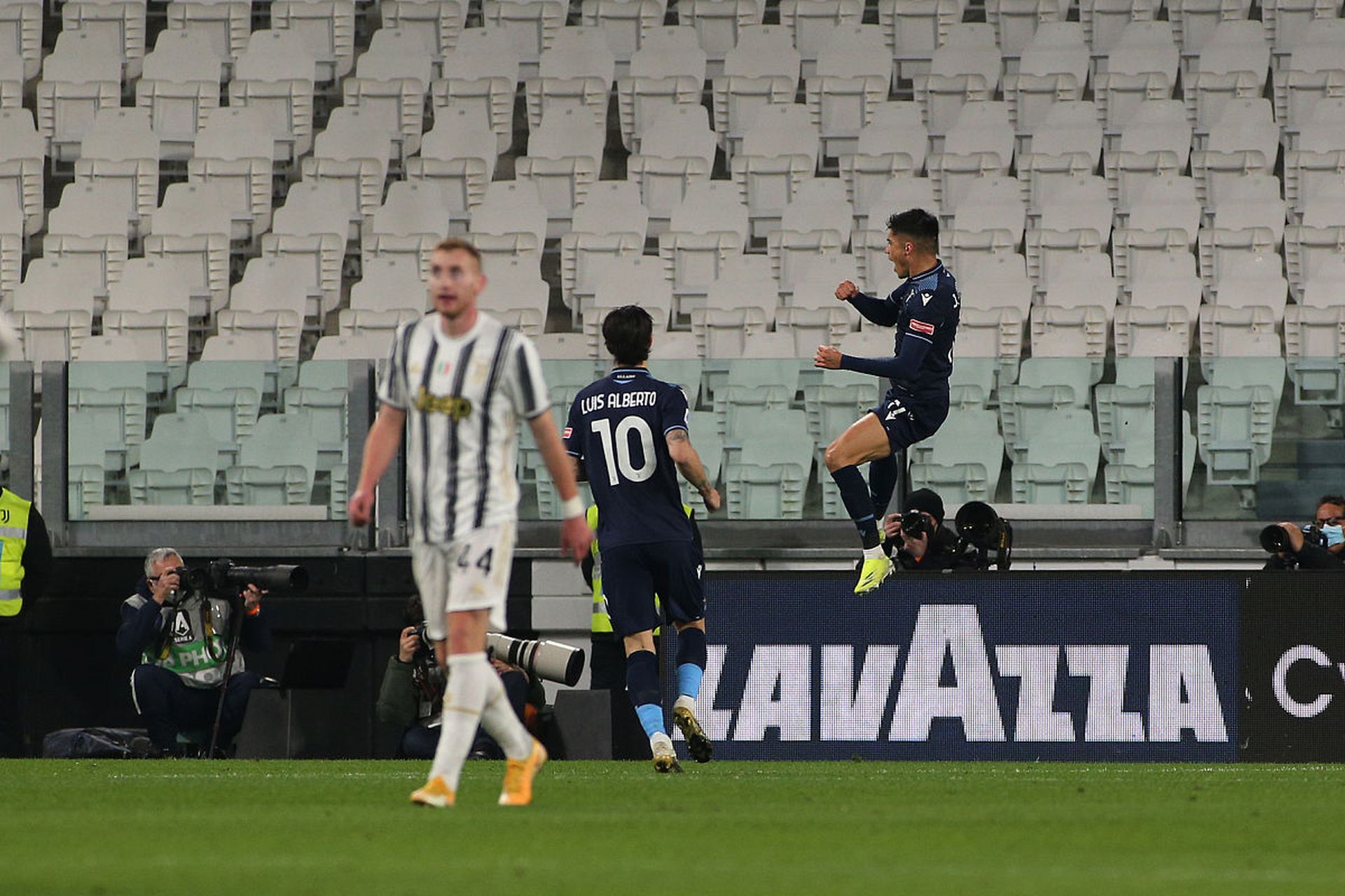 尤文图斯主场大胜,豪取连胜 尤文图斯主场大胜,豪取连胜