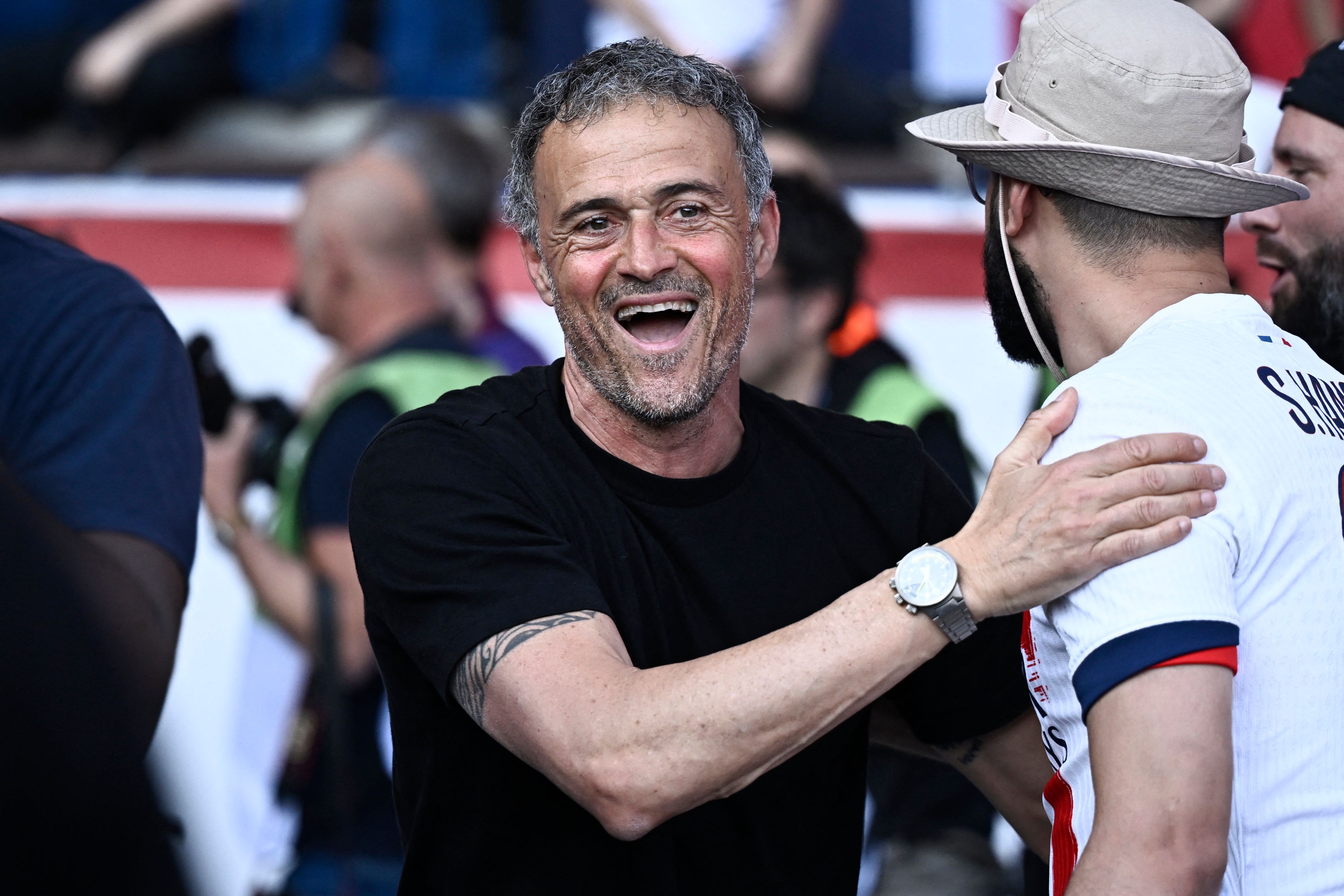 巴黎圣日耳曼的主教练表示球队需要进一步加强中场的简单介绍 巴黎圣日耳曼的主教练表示球队需要进一步加强中场的简单介绍