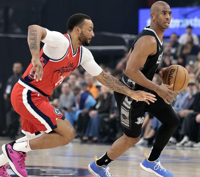 快船险胜马刺,继续保持不败 快船险胜马刺,继续保持不败