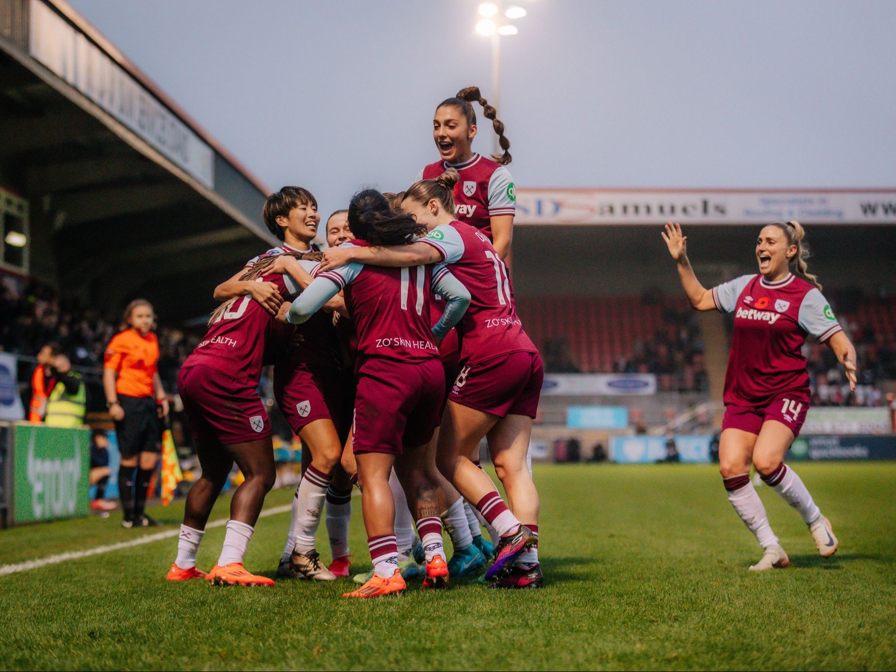 莱切斯特城逼平西汉姆联，保持不败战绩