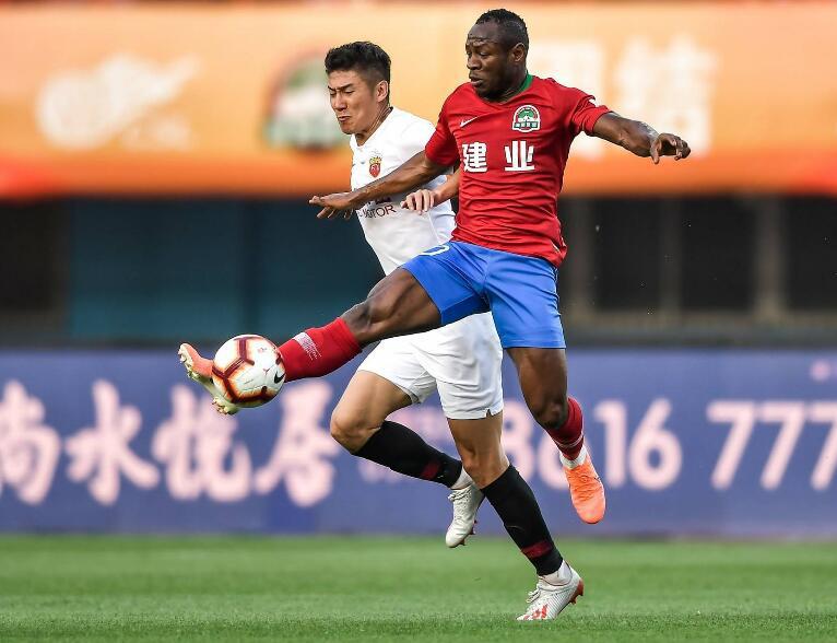 开云官网-上港爆冷输给建业，冲击前三告急
