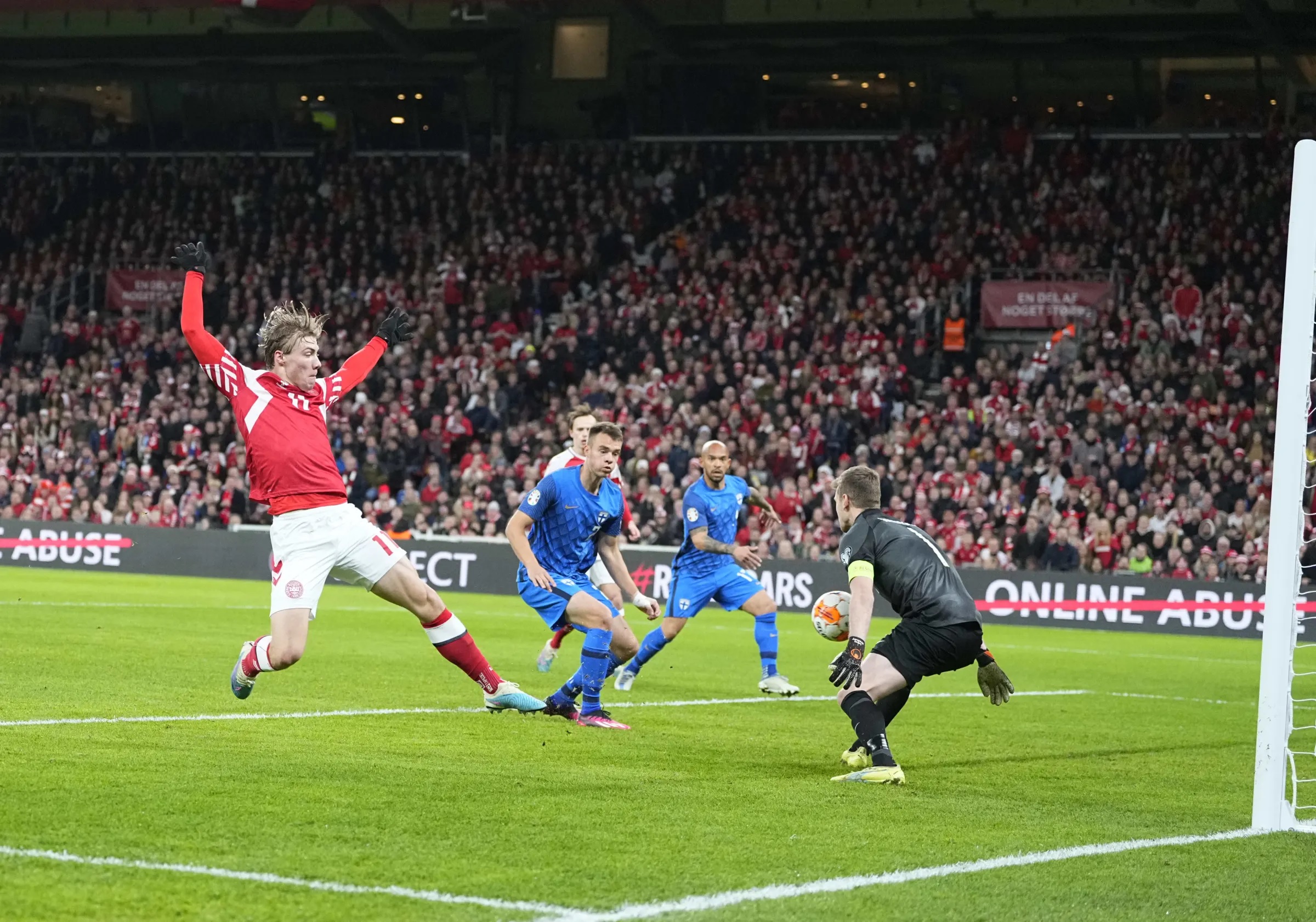 开云体育官方网站-芬兰队在欧预赛中建功立业，实力得到认可