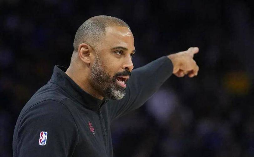 俱乐部主教练被批评战术失误 俱乐部主教练被批评战术失误