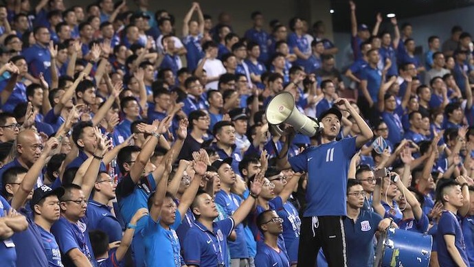 热门足球联赛引爆观众狂热双方对抗火爆球场的简单介绍 热门足球联赛引爆观众狂热双方对抗火爆球场的简单介绍