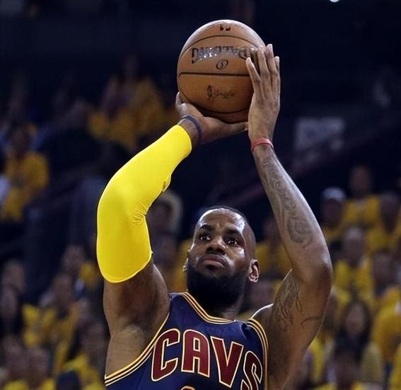 NBA巨星在赛场上闪耀光芒 NBA巨星在赛场上闪耀光芒