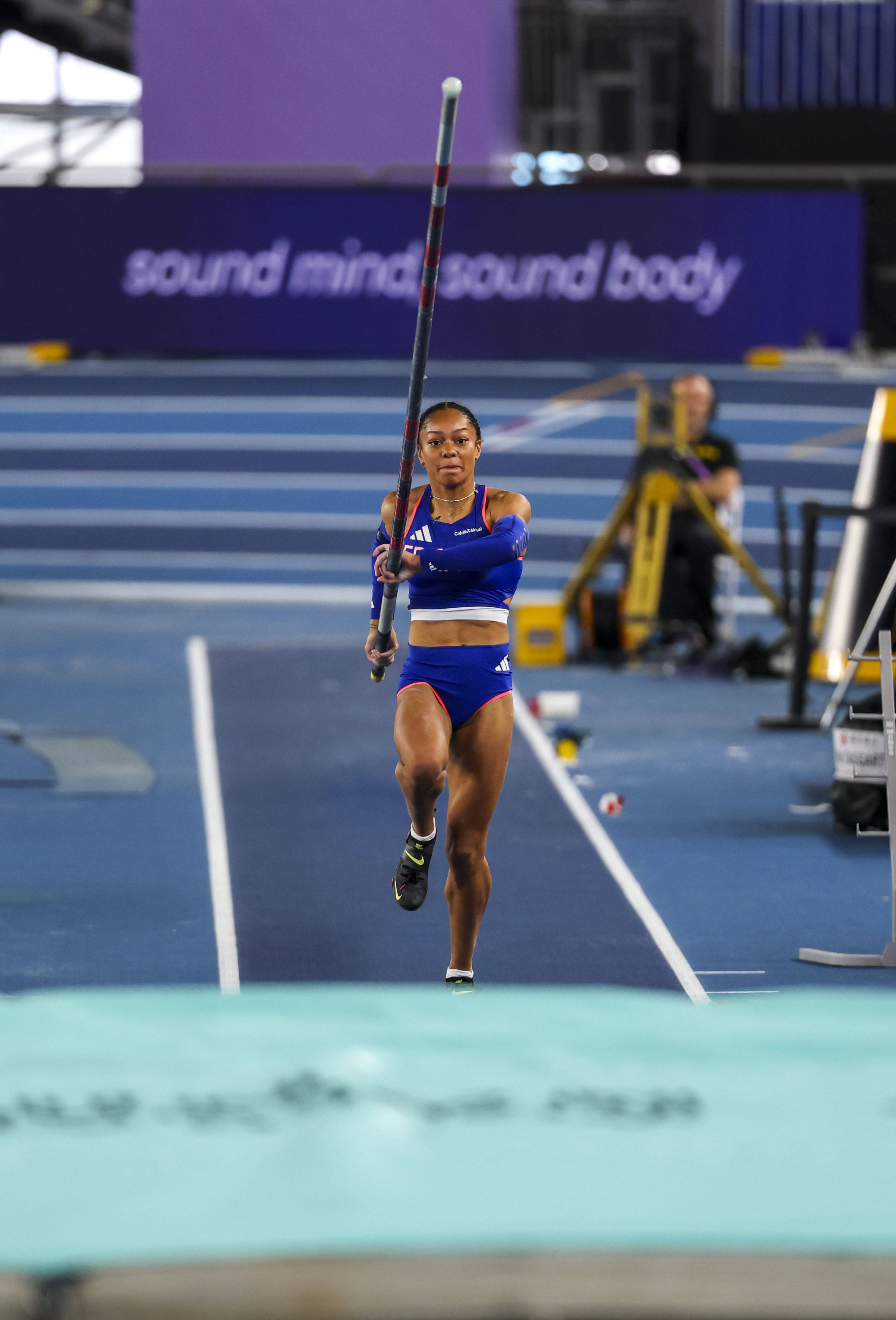 英国女子游泳运动员打破国内纪录