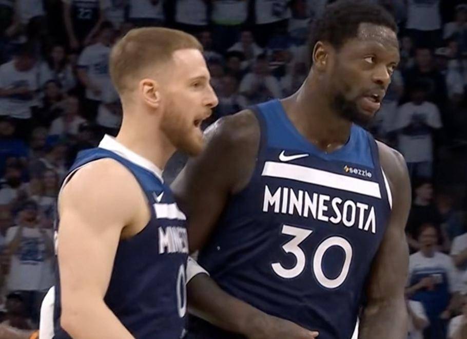 金链队球员状态回勇，火力全开