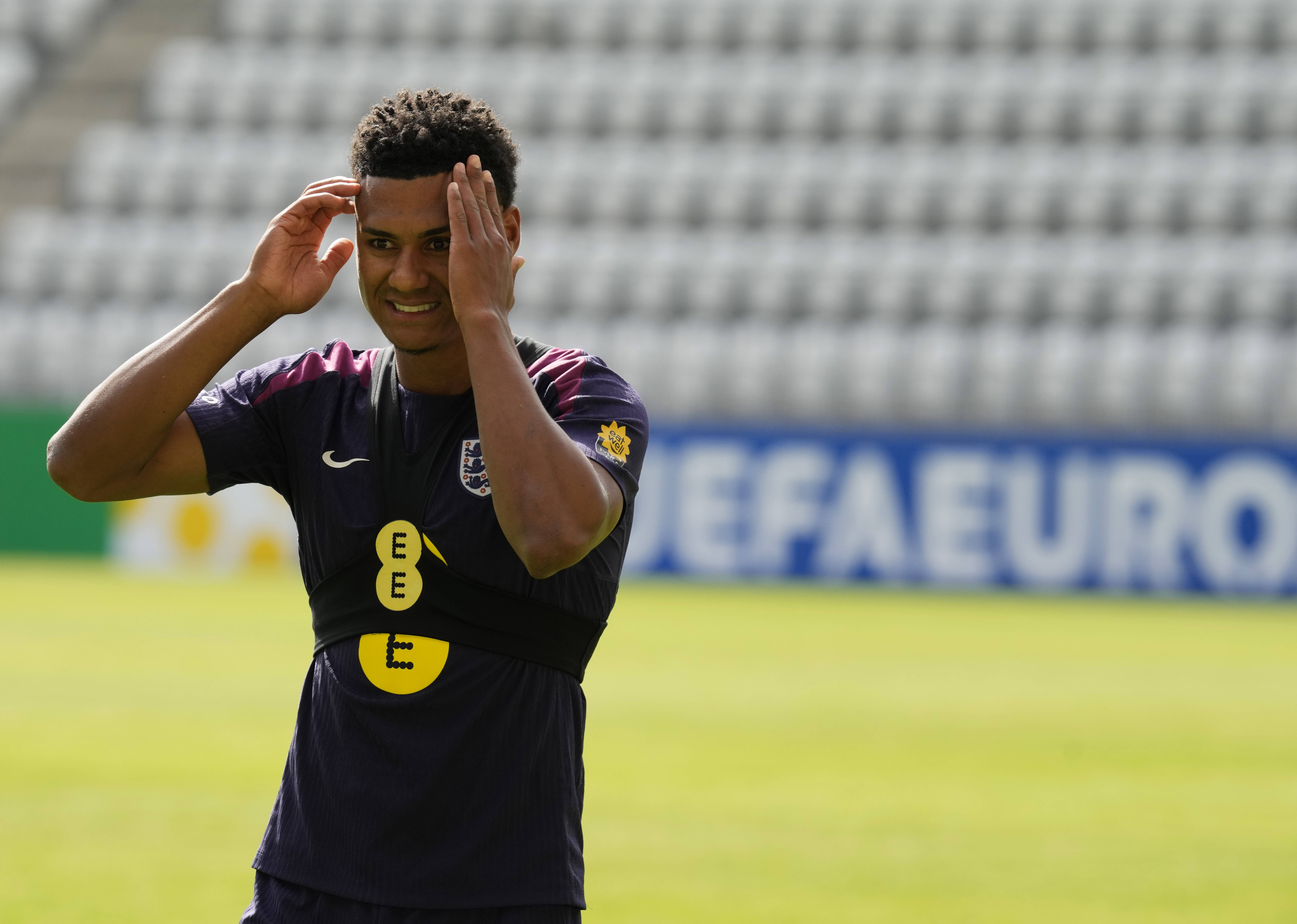 英格兰成功晋级,备战半决赛决战 英格兰成功晋级,备战半决赛决战