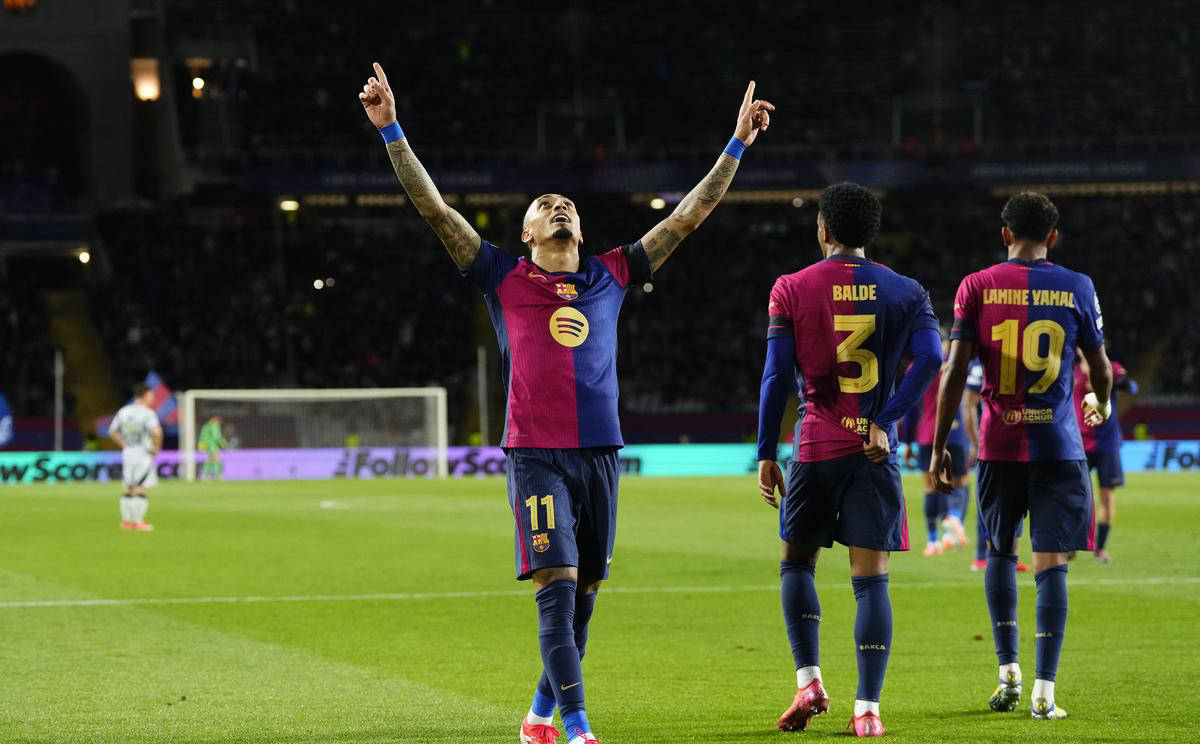 包含巴塞罗那轻松取胜，开局取得完美战绩的词条