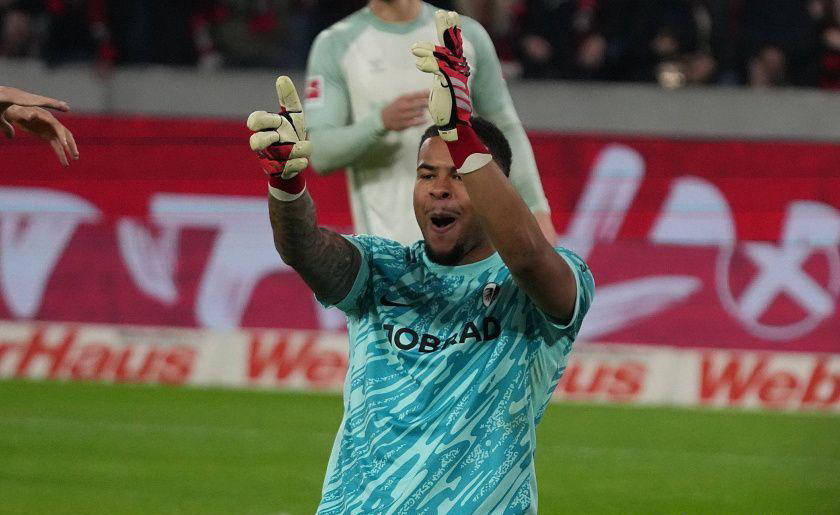 著名球星在比赛中表现出色获得关注 著名球星在比赛中表现出色获得关注