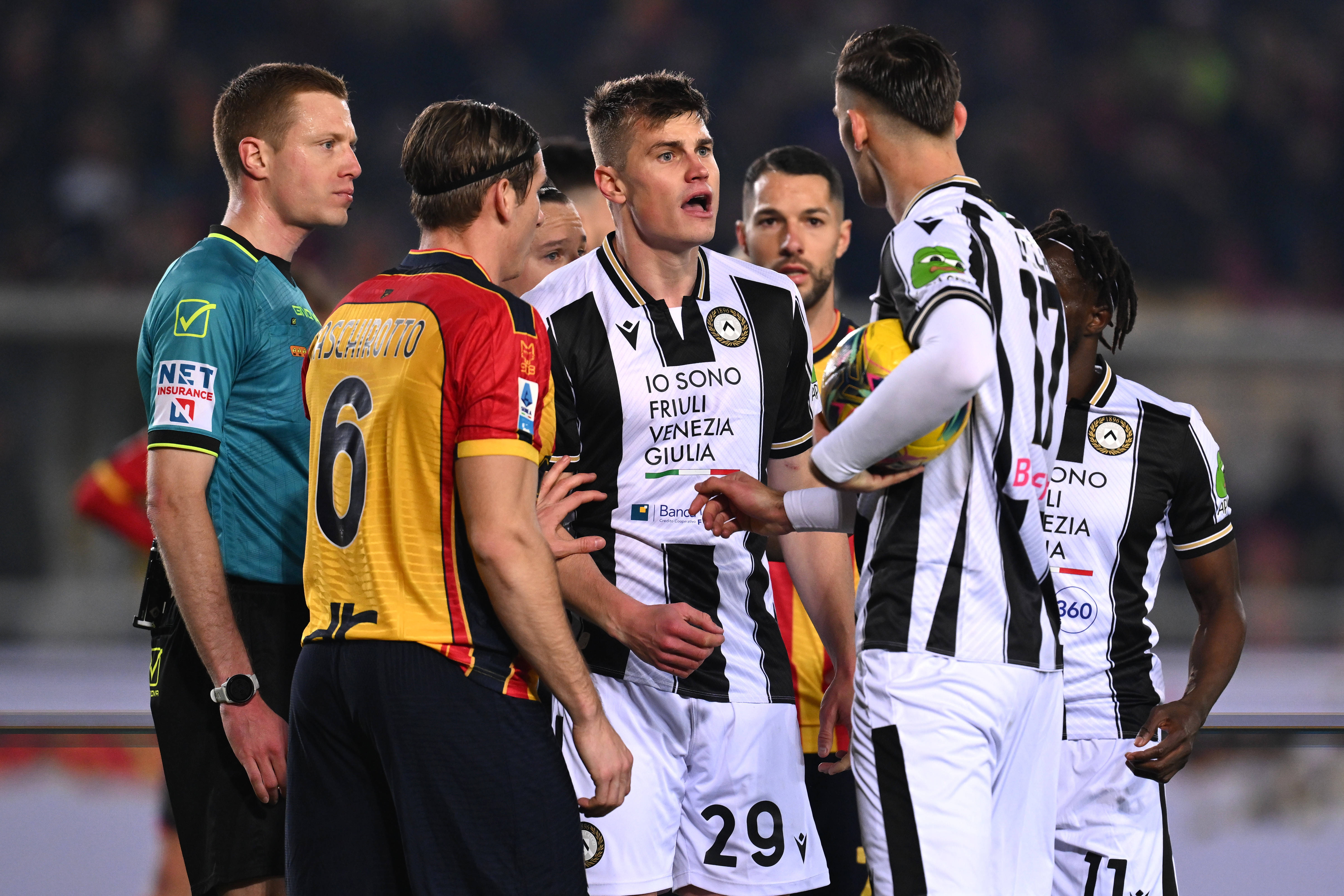 博洛尼亚主场落败,连续两轮遭遇失利 博洛尼亚主场落败,连续两轮遭遇失利