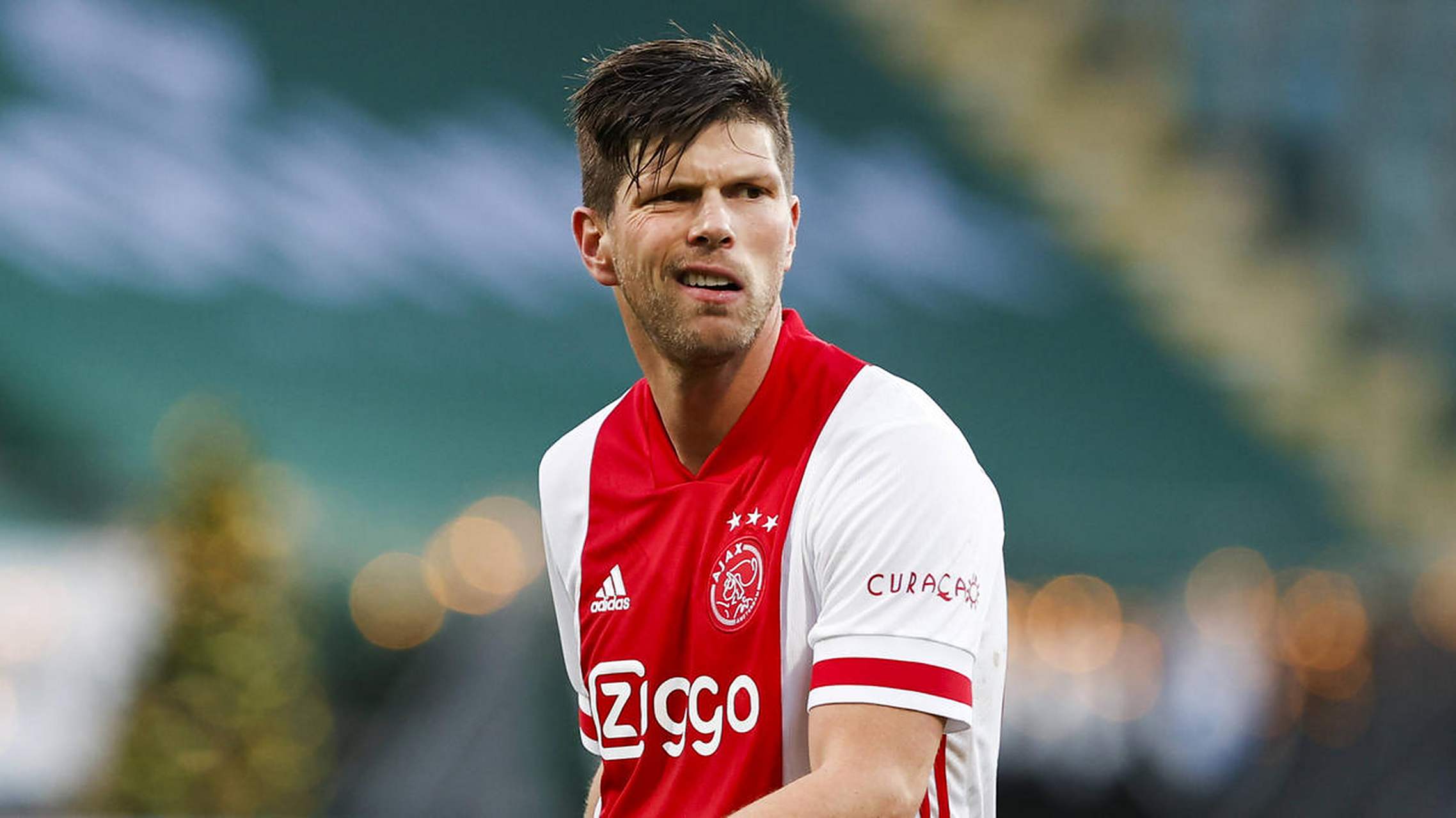 开云官网-沙尔克队长发挥出色，助球队赢得胜利