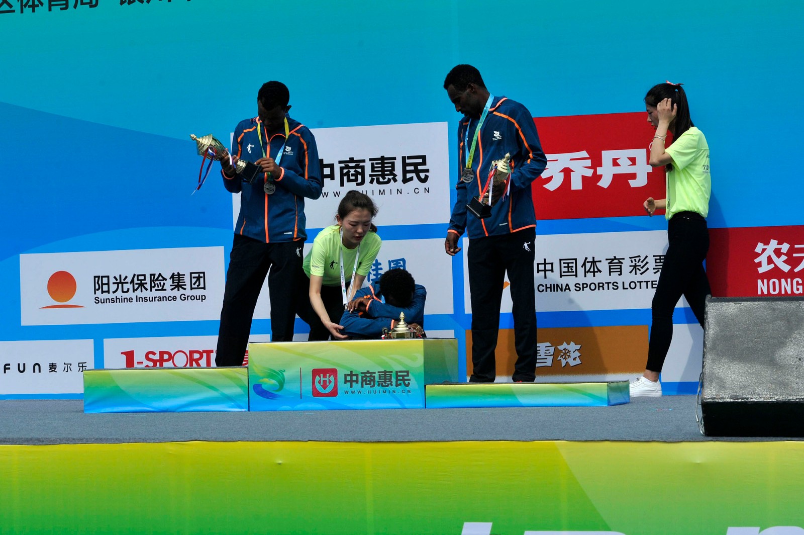 开云APP-纽西兰代表团打破僵局，携手登顶颁奖台