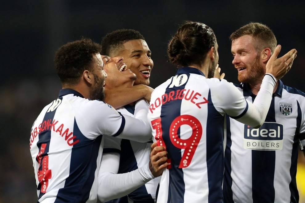 王朝球队再次傲视群雄,稳坐榜首位置 王朝球队再次傲视群雄,稳坐榜首位置