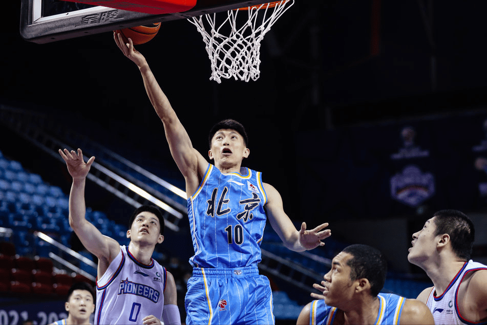 澳大利亚新外援首秀亮相,表现出色获赞 澳大利亚新外援首秀亮相,表现出色获赞