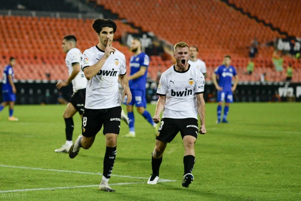 皇家社会成为本赛季黑马,球迷期待更好表现的简单介绍 皇家社会成为本赛季黑马,球迷期待更好表现的简单介绍