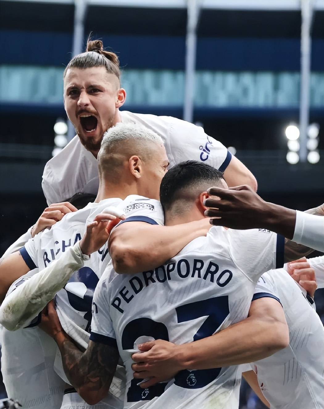 法兰克福球队战术明确，备战对决汉堡队