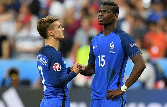 开云体育在线-法国足球联赛中各队强强对抗，争夺头名