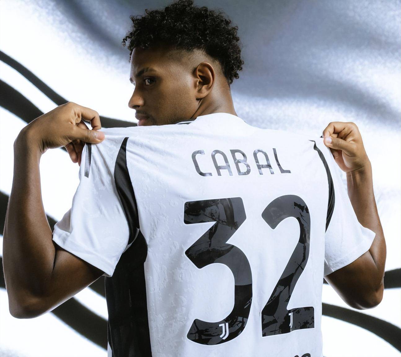 尤文图斯后卫获得最佳球员奖