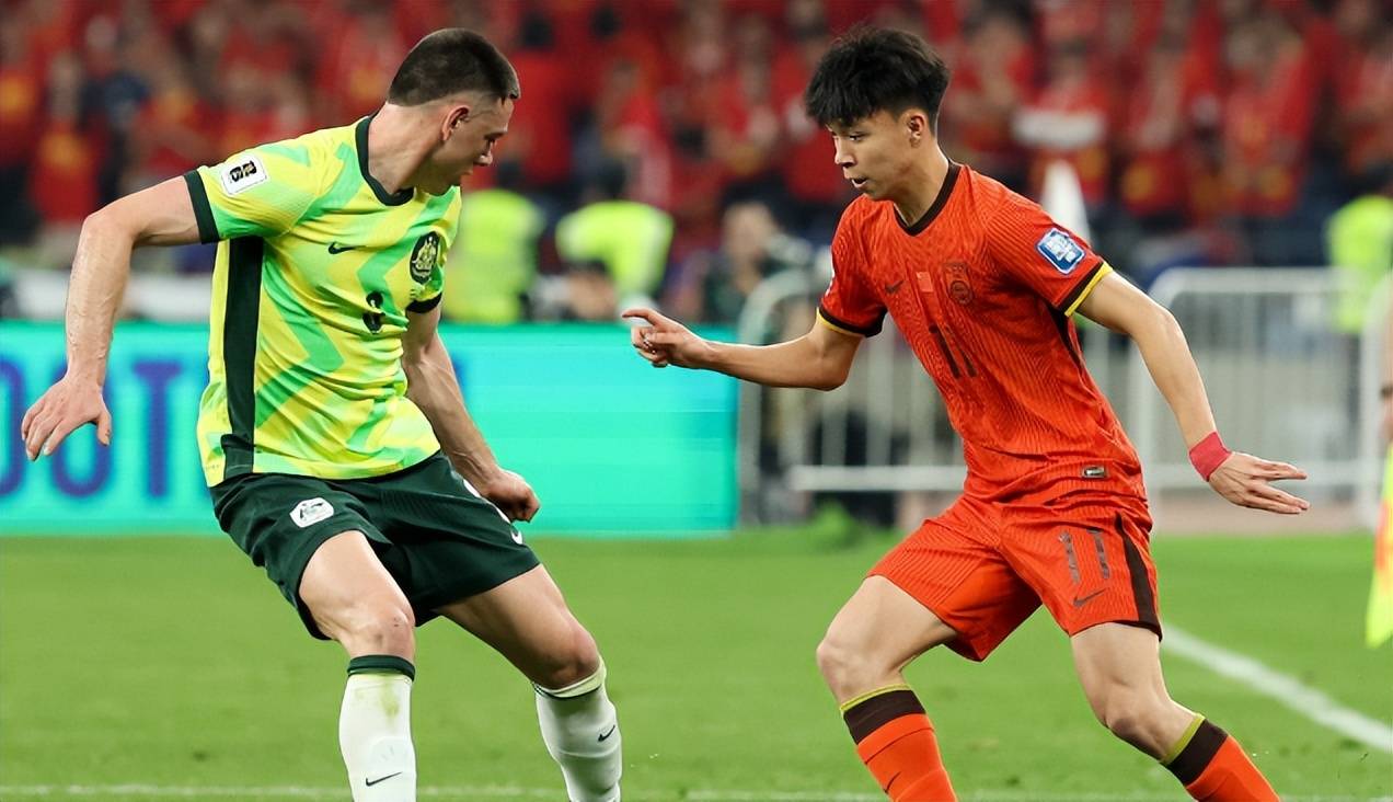 球队前场防守稳固,制造对手尴尬困境 球队前场防守稳固,制造对手尴尬困境