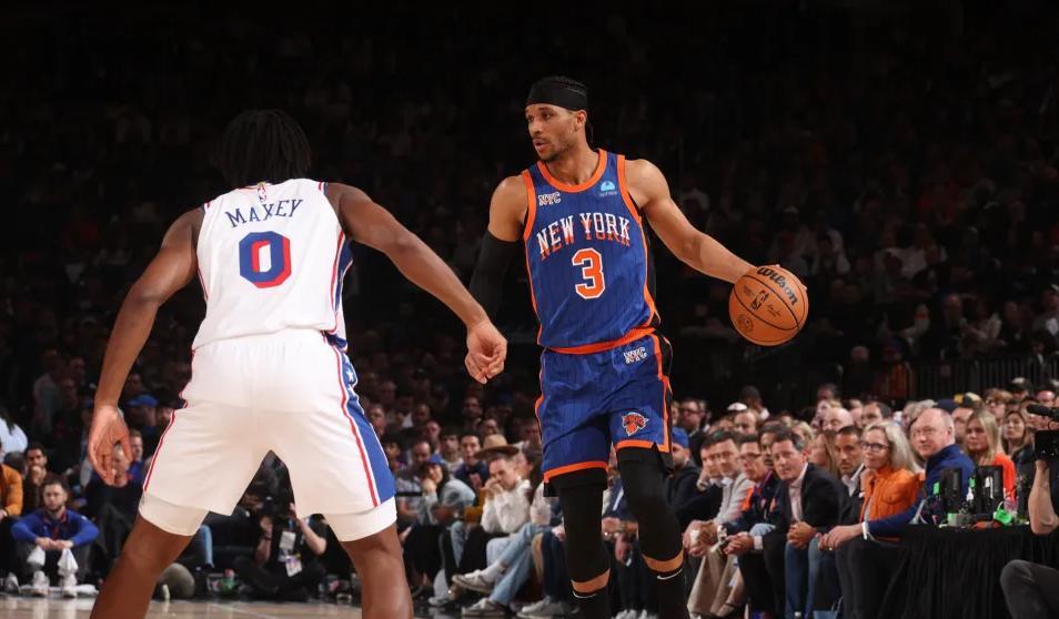 尼克斯队现场观众爆发冲突超时暂停 尼克斯队现场观众爆发冲突超时暂停