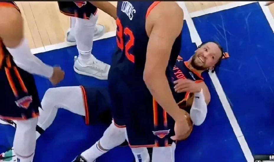 尼克斯队现场观众爆发冲突超时暂停 尼克斯队现场观众爆发冲突超时暂停