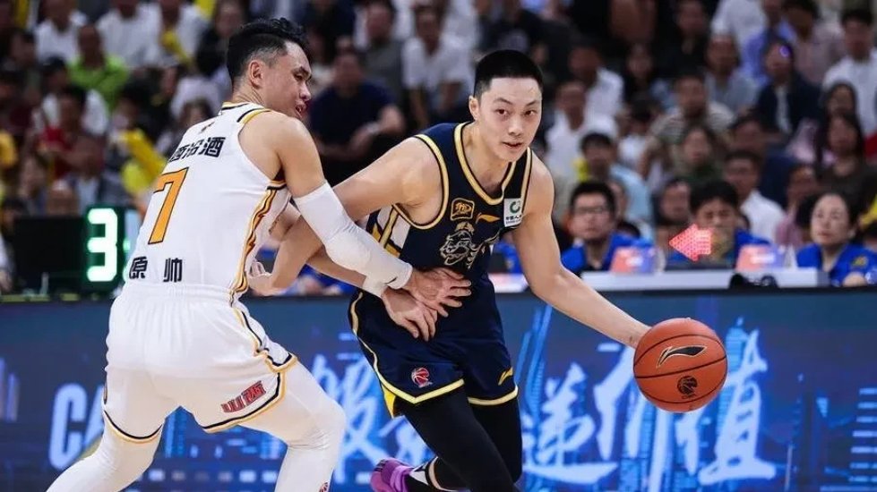 CBA常规赛广州队主场惊险险胜山西队,豪取七连胜 CBA常规赛广州队主场惊险险胜山西队,豪取七连胜