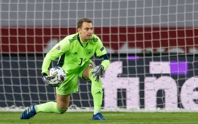 沙尔克门将连续扑出关键球,成为守门利器 沙尔克门将连续扑出关键球,成为守门利器