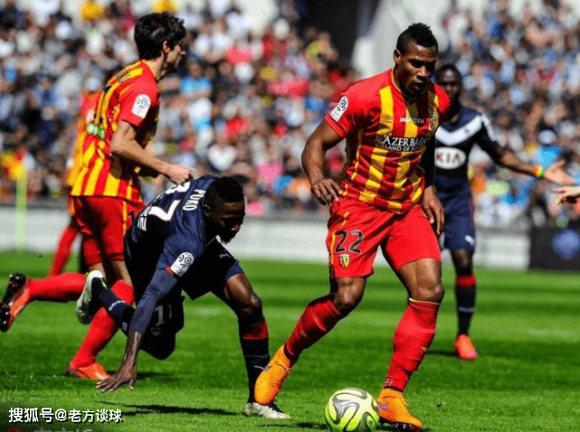 汉堡主场逆袭维尔茨堡,收获宝贵三分保持领先 汉堡主场逆袭维尔茨堡,收获宝贵三分保持领先