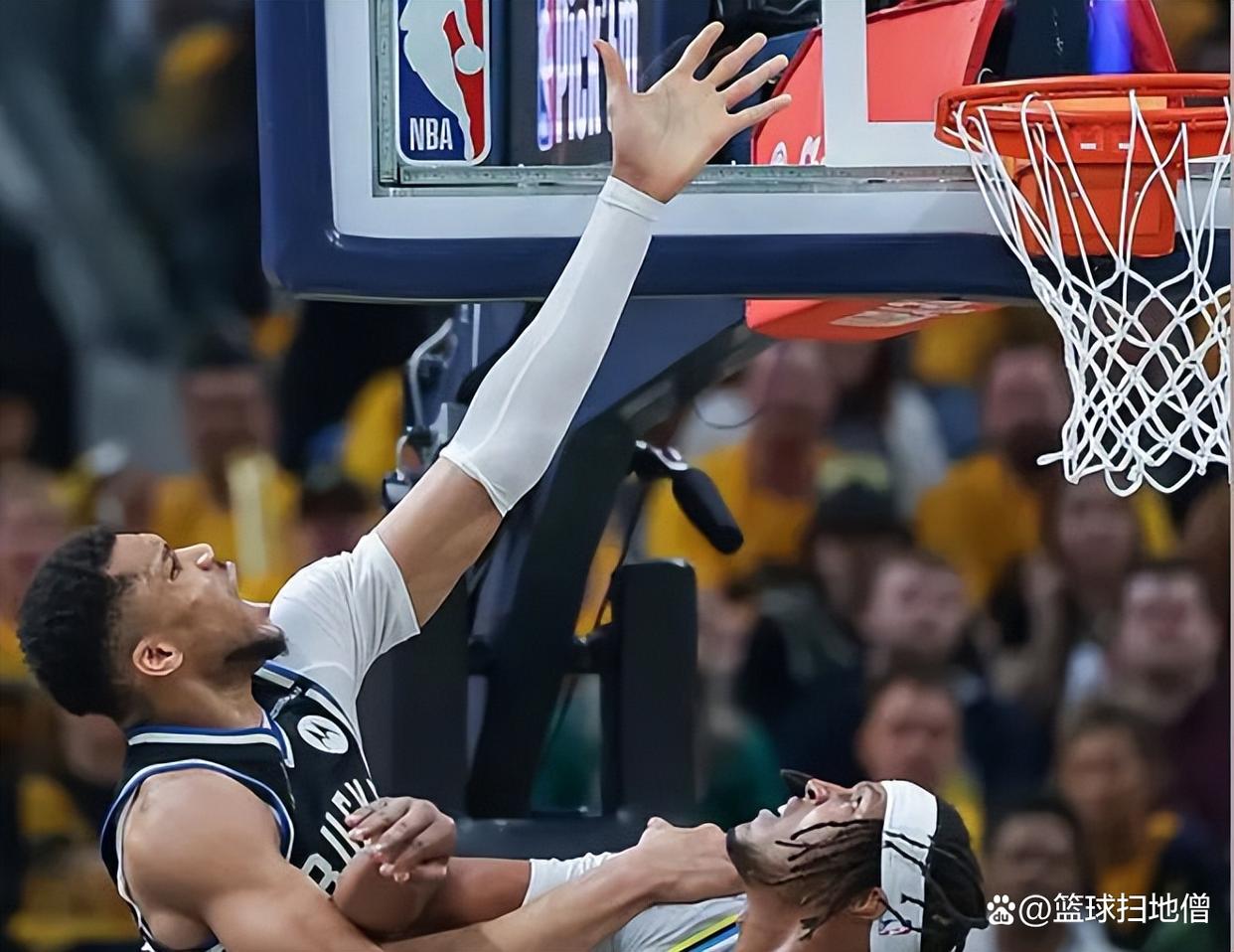 包含步行者完胜雄鹿，萨波德霍尔砍下双20的词条