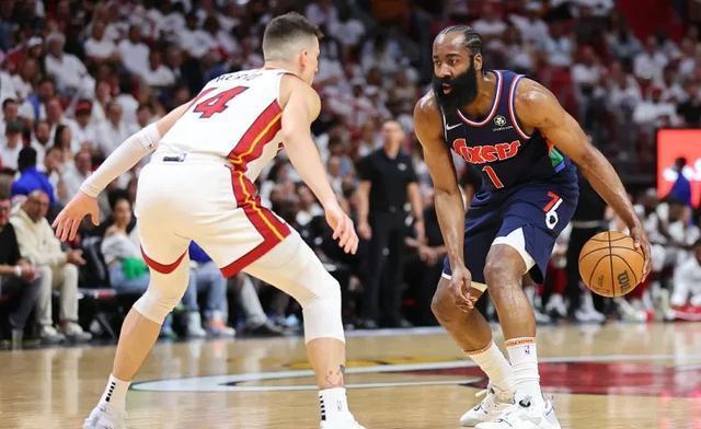 火箭负于湖人,遭遇三连败 火箭负于湖人,遭遇三连败