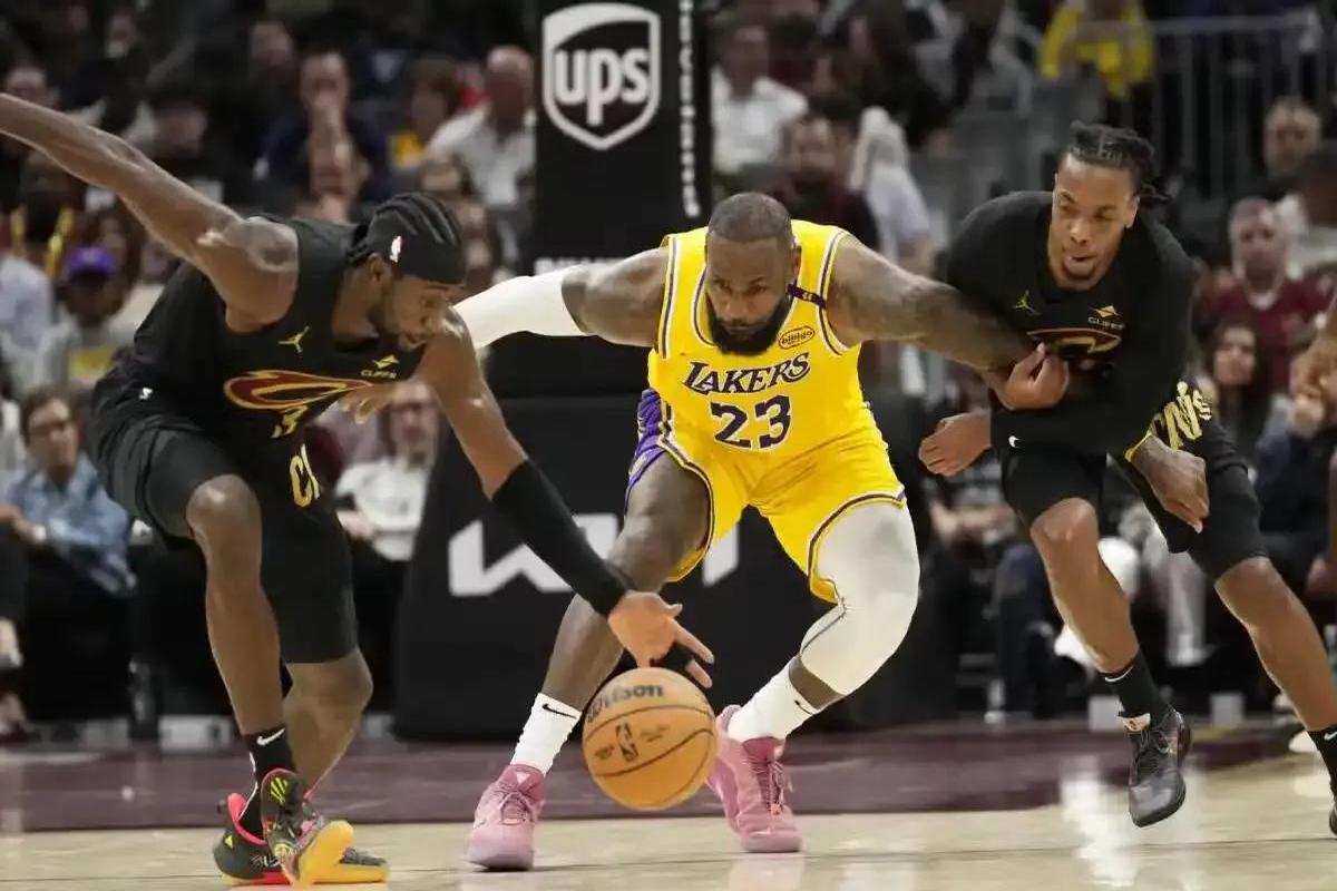 湖人击败黄蜂，领先优势扩大